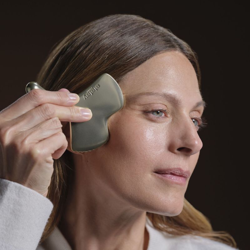 Sisley Ginkgo Gua Sha